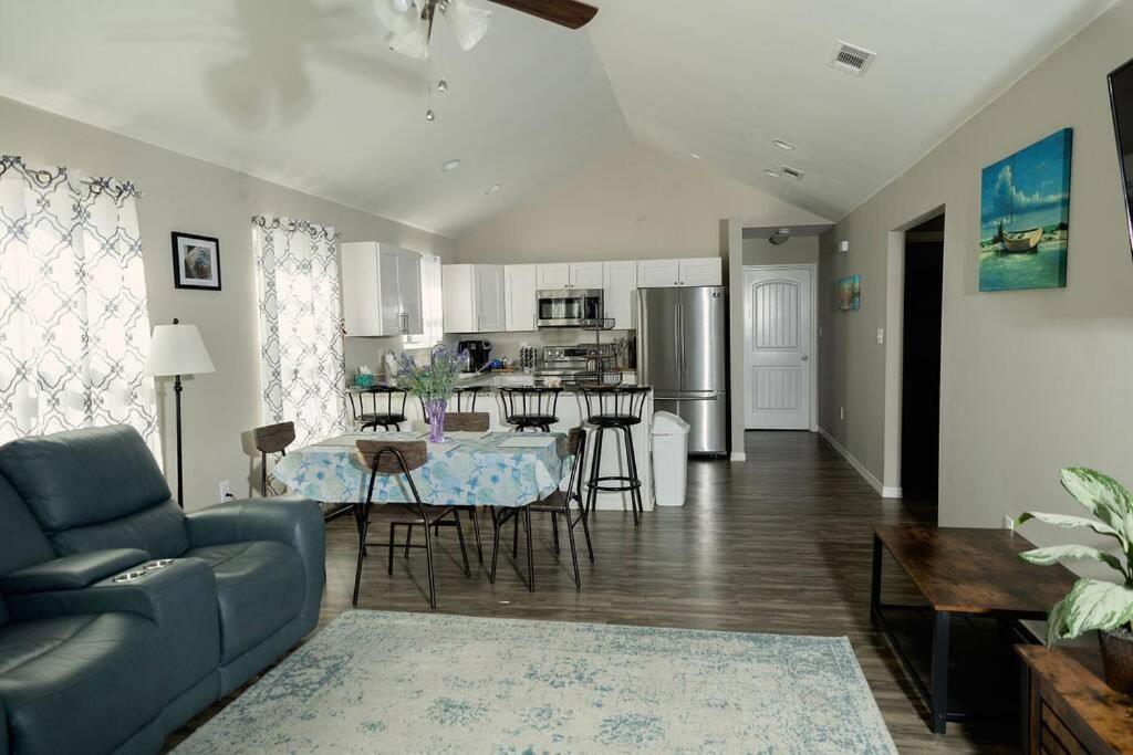 Happy Beach House In Biloxi Exterior photo
